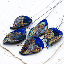 Load image into Gallery viewer, Beautiful Blue Rita Leaf Head Pin Pendant