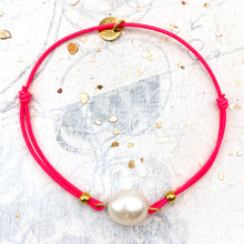 Load image into Gallery viewer, Neon Pink Pearl Adjustable Stretch Bracelet - Gig&#39;s Paris Find
