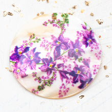 Load image into Gallery viewer, Purple Floral Shell Pendant - Paris Find
