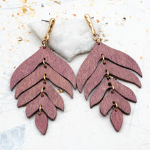 Load image into Gallery viewer, Mauve Wooden Earring Pair
