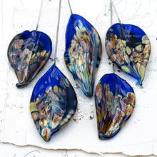 Load image into Gallery viewer, Pre-Order Beautiful Blue Rita Leaf Head Pin Pendant
