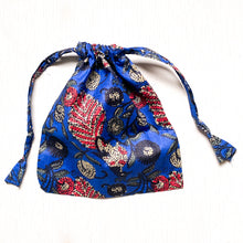Load image into Gallery viewer, Blue Floral Print Jewelry Bag - Paris Find
