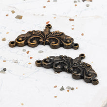 Load image into Gallery viewer, One to Two Antique Brass Acorn Connector Pair

