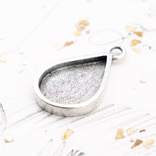 Load image into Gallery viewer, Grande Antique Silver Drop Single Loop Pendant
