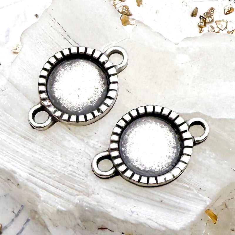 10mm Antique Silver-Plated Resin Blank Connector Bezel Pairs