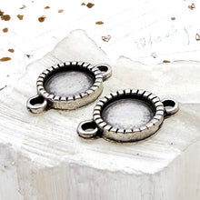 Load image into Gallery viewer, 10mm Antique Silver-Plated Resin Blank Connector Bezel Pairs
