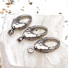 Load image into Gallery viewer, Antique Silver Hammered Lobster Clasp
