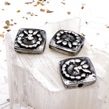 Load image into Gallery viewer, Antique Silver Bee Slider Bead
