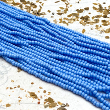 Load image into Gallery viewer, 8/0 Periwinkle Seed Bead Hank
