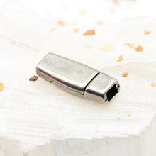 Load image into Gallery viewer, 3mm Antique Silver Flat Magnetic Clasp

