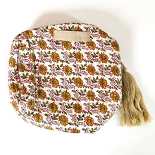Load image into Gallery viewer, A Walk Through the Daisy Field Bag - Paris Find
