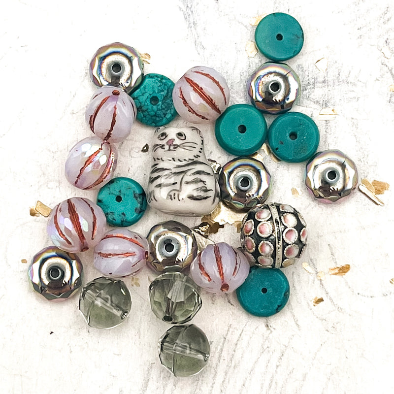 A Cat of an Attitude Bead Kit