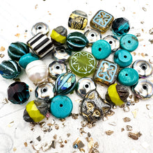 Load image into Gallery viewer, Purr at the Moon Bracelet Kit

