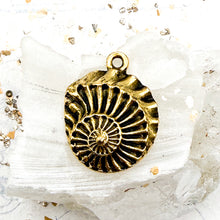 Load image into Gallery viewer, Seashell Pendant
