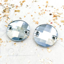 Load image into Gallery viewer, 20mm Blue Shade Round Checkerboard Premium Crystal Link Pair
