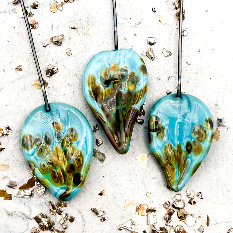 Small Light Blue Autumn Skies Rita Leaf Head Pin Pendant