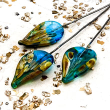 Load image into Gallery viewer, Small Transparent Aqua Rita Leaf Head Pin Pendant

