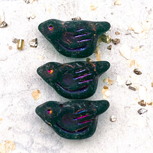 Load image into Gallery viewer, 11x22mm Bird Matte Emerald with Volcano Wash
