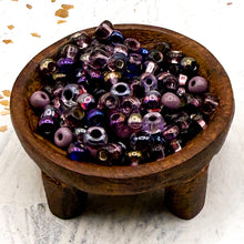 Load image into Gallery viewer, 6/0 Mixed Purple Passion Seed Bead Hank
