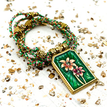 Load image into Gallery viewer, Emerald Flowers Pendant Necklace- Paris Find
