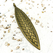 Load image into Gallery viewer, Antique Brass Woven Coated Acrylic Pendant
