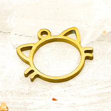 Load image into Gallery viewer, Tiny Cat Head Gold Charm
