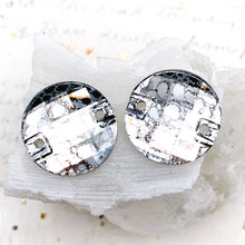 Load image into Gallery viewer, 20mm Silver Patina Round Checkerboard Crystal Link Pair
