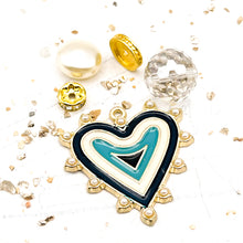 Load image into Gallery viewer, Pop of Pearl Frosty Heart Pendant Kit
