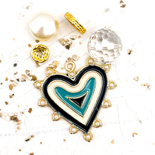 Load image into Gallery viewer, Pop of Pearl Frosty Heart Pendant Kit
