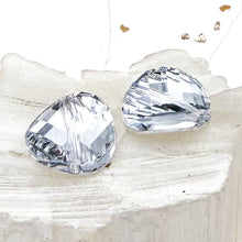 Load image into Gallery viewer, 14mm Crystal Comet Argent Light Twist Bead - 2pcs
