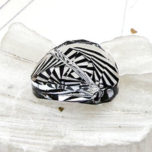 Load image into Gallery viewer, 18mm Hypnosis Design Austrian Crystal Twist Bead
