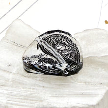 Load image into Gallery viewer, 18mm Floral Design Austrian Crystal Twist Bead
