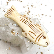 Load image into Gallery viewer, Large Natural Etched Bone Fish Bead
