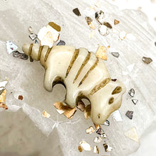 Load image into Gallery viewer, Natural Etched Opossum Bead
