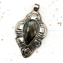 Load image into Gallery viewer, Labradorite Nepal Pendant
