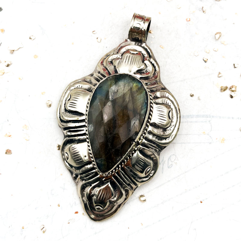 Labradorite Nepal Pendant