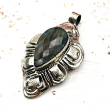 Load image into Gallery viewer, Labradorite Nepal Pendant
