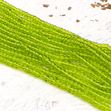 Load image into Gallery viewer, 8/0 Girlish Green Seed Bead Hank
