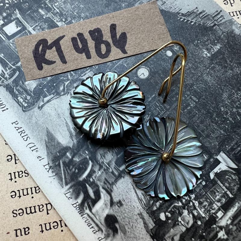 Mother of Pearl Earring Pair - Paris Find