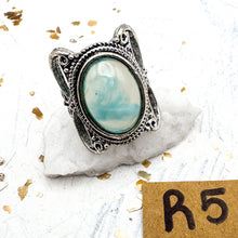 Load image into Gallery viewer, Gorgeous &amp; Glossy Ring

