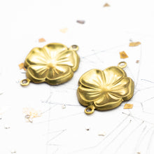 Load image into Gallery viewer, Wild Flower Solid Brass Link Pair
