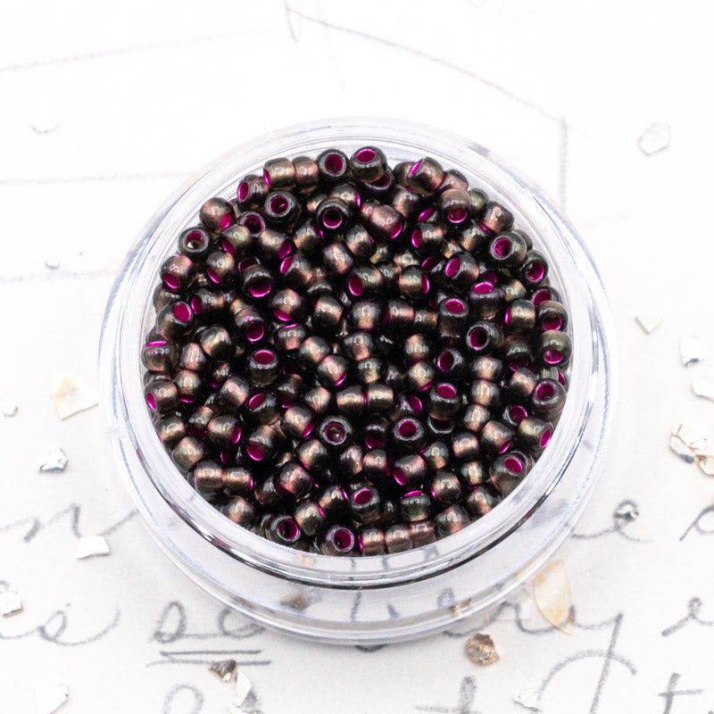 11/0 Raspberry Lined Olivine Round Seed Beads