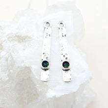Load image into Gallery viewer, 29mm Antique Silver Tiny Bezel Hammered Rectangle Pendant Pair
