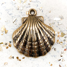 Load image into Gallery viewer, Golden Shell Charm Pendant
