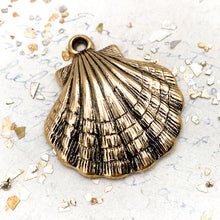 Load image into Gallery viewer, Golden Shell Charm Pendant

