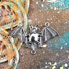 Load image into Gallery viewer, Antique Silver Bat Link Pendant
