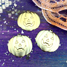 Load image into Gallery viewer, 26mm Golden Jack-O&#39;-Lantern Solid Brass Charm Pairs
