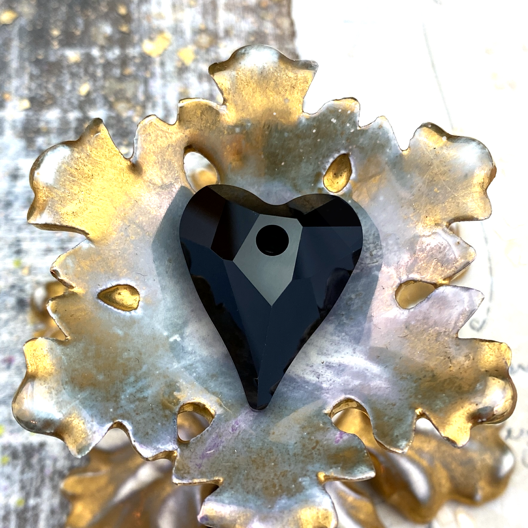 Large 27mm K9 Heart Shaped Stone With Gold Claw Crystal Sewing