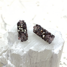 Load image into Gallery viewer, 15mm Vintage Rose &amp; Light Gold Premium Crystal Fine Rocks Tube Bead Pair
