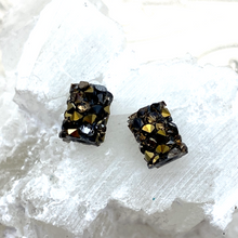 Load image into Gallery viewer, 8mm Dorado Gold Mix Premium Crystal Fine Rocks Tube Bead Pair
